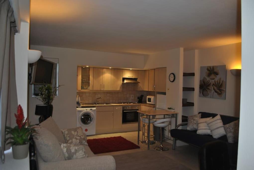Awesome Apartment In The Heart Of Camden Town Londen Buitenkant foto