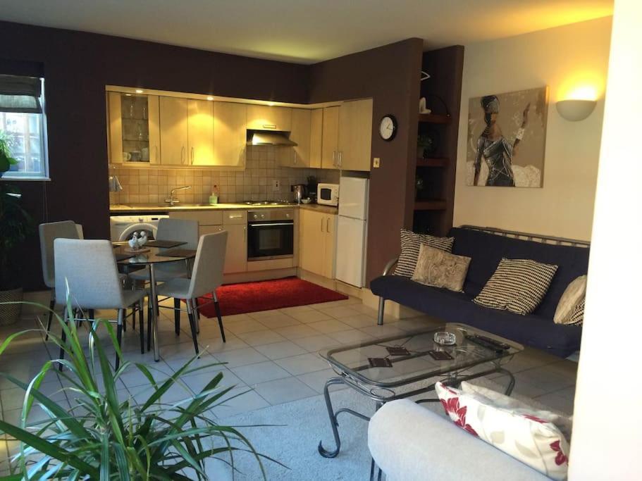 Awesome Apartment In The Heart Of Camden Town Londen Buitenkant foto
