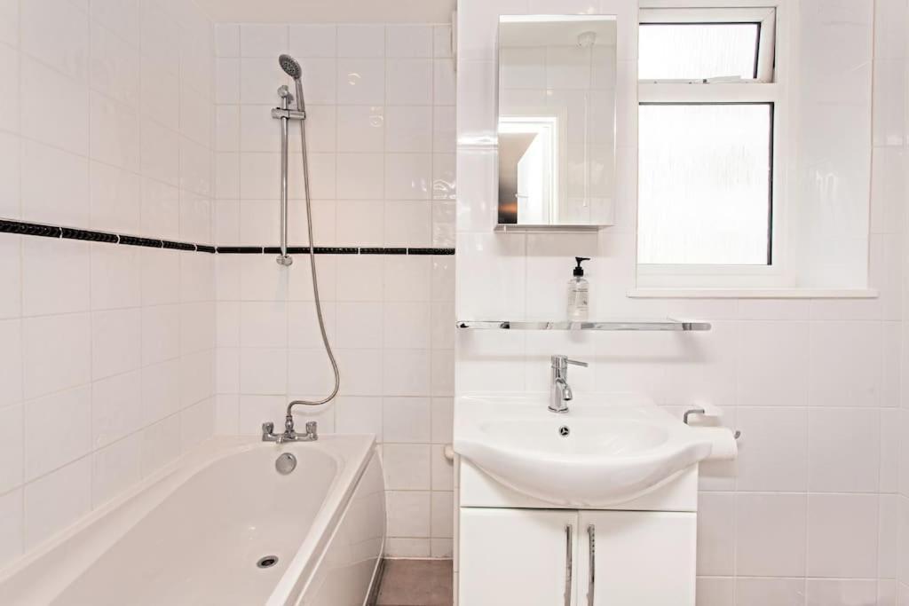 Awesome Apartment In The Heart Of Camden Town Londen Buitenkant foto